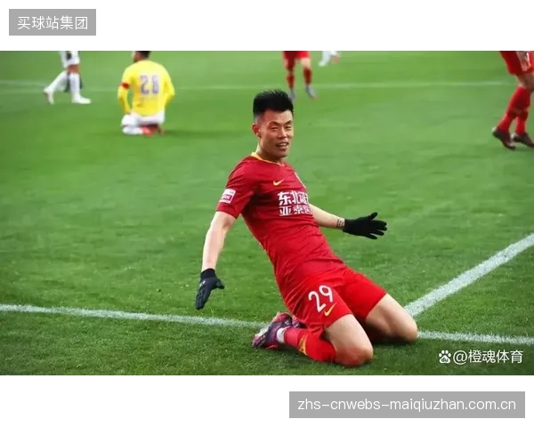 亚泰进攻端战术单一，贝里奇与谭龙双中锋配置虽有高度但缺乏跑动策应。